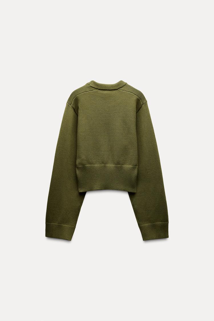 Kurzer Strickpullover mit weiten Ärmeln