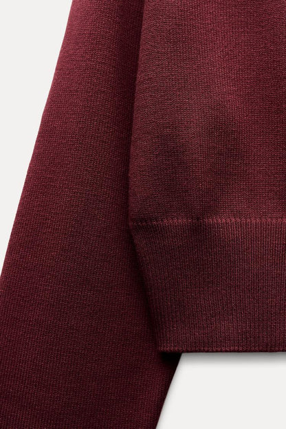 Kurzer Strickpullover mit weiten Ärmeln