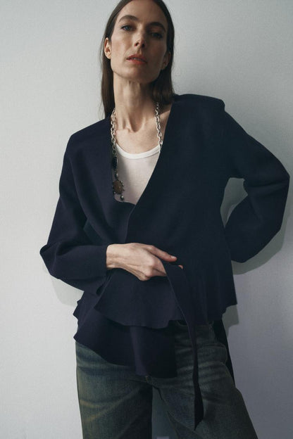 BLAZER MIT GÜRTEL UND SCHULTERPOLSTER
