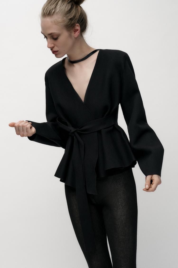 BLAZER MIT GÜRTEL UND SCHULTERPOLSTER