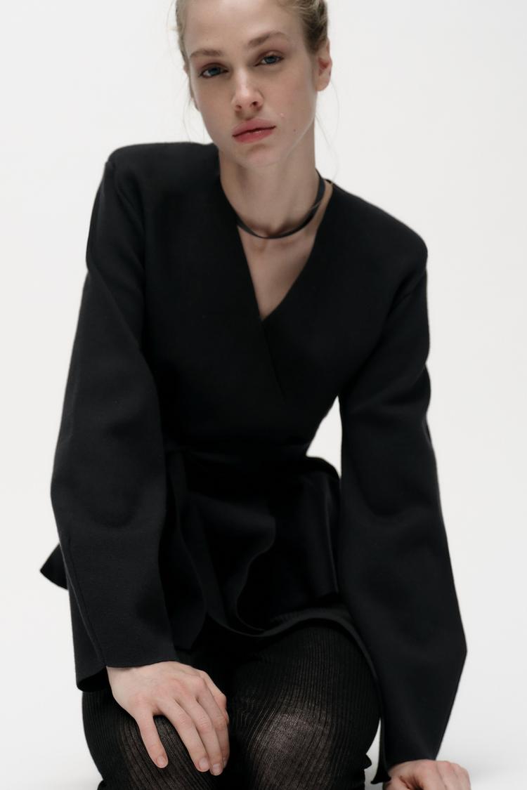 BLAZER MIT GÜRTEL UND SCHULTERPOLSTER