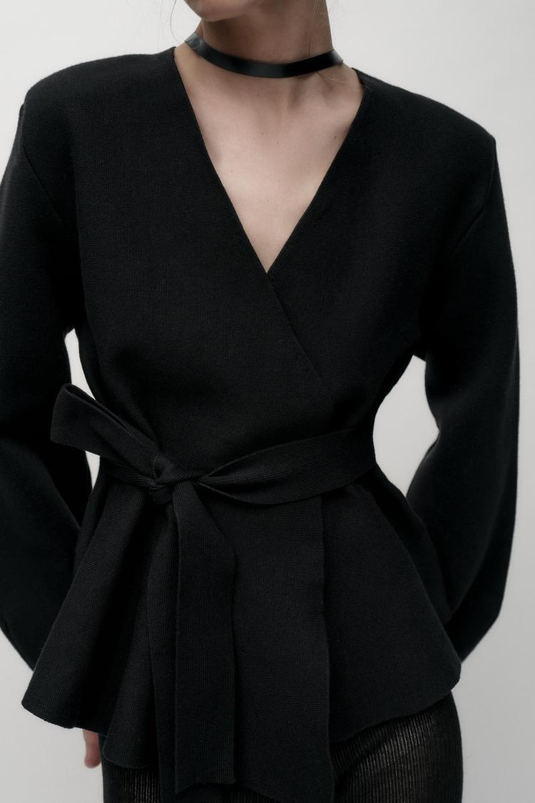 BLAZER MIT GÜRTEL UND SCHULTERPOLSTER