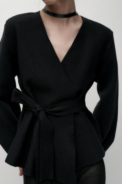 BLAZER MIT GÜRTEL UND SCHULTERPOLSTER