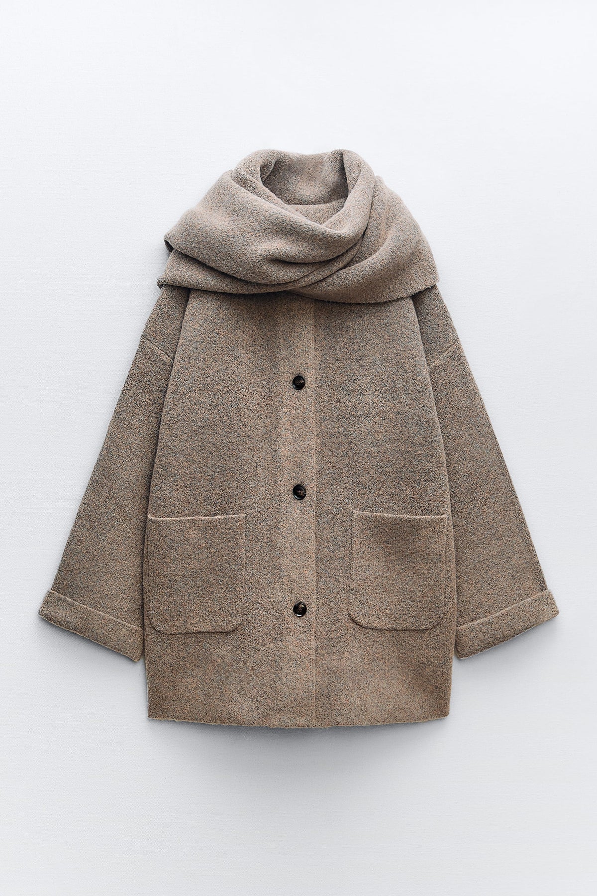 KURZER STRICKMANTEL MIT SCHAL
