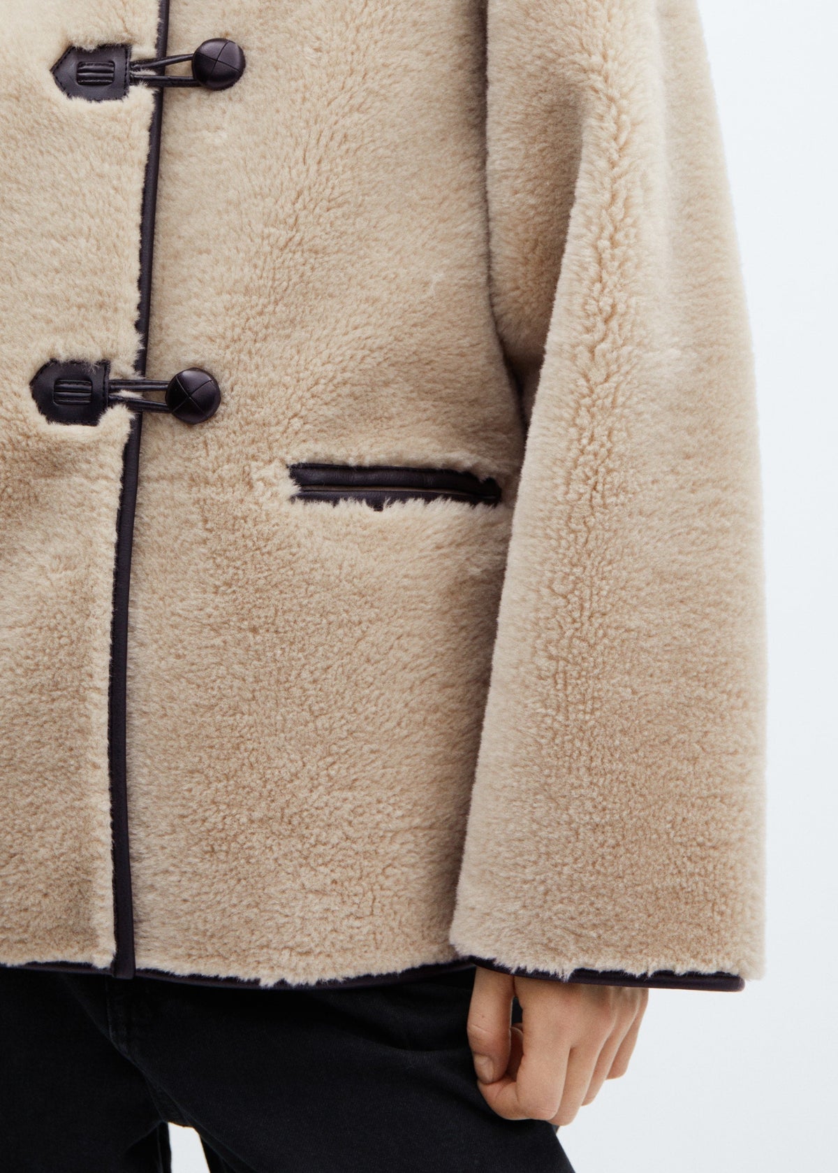 Faux-Fur-Mantel mit Applikationen
