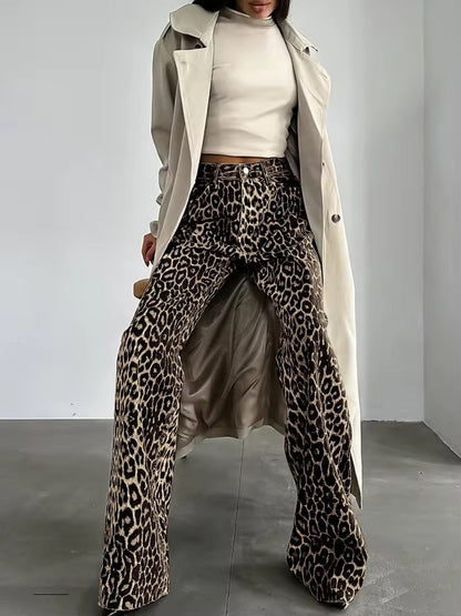 Gerade Jeans mit Leopardenmuster aus Denim