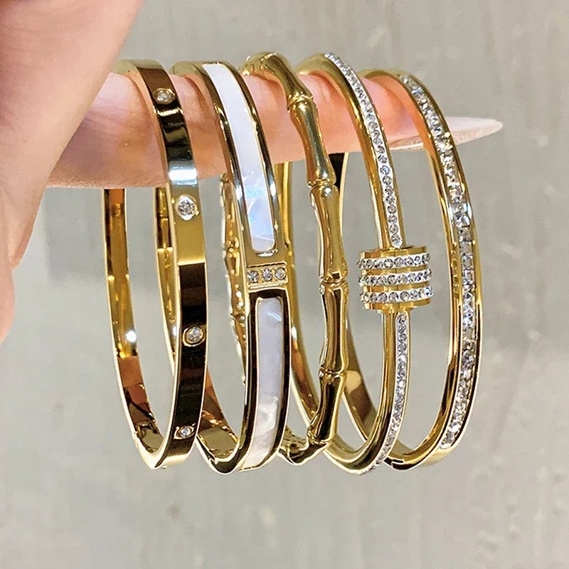 Klassisches Armband mit Perlmutt- und Zirkonia-Detail