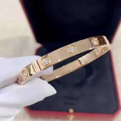 Klassisches Armband mit Perlmutt- und Zirkonia-Detail