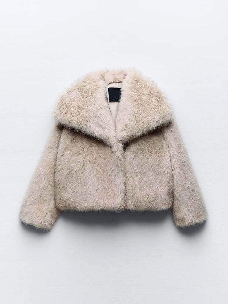 Kurze Jacke aus Kunstpelz