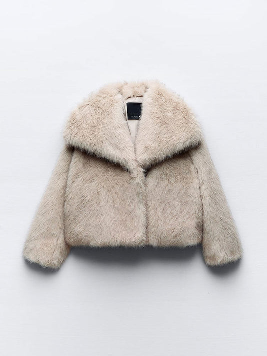 Kurze Jacke aus Kunstpelz