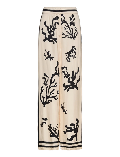 LUXUS-SET AUS SATIN IN ÜBERGRÖSSE