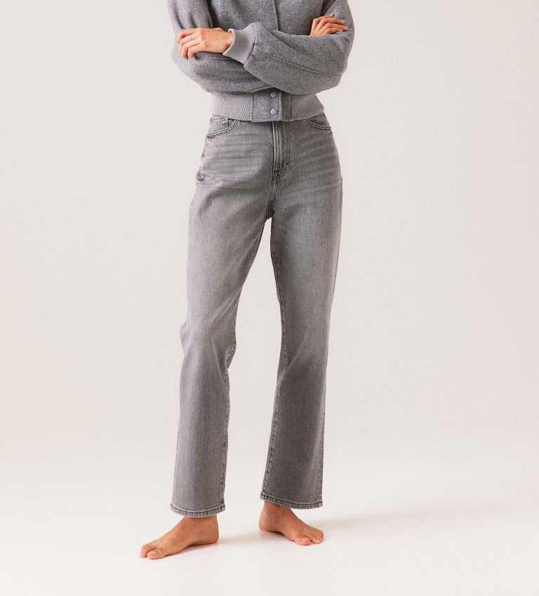 Graue Jeans