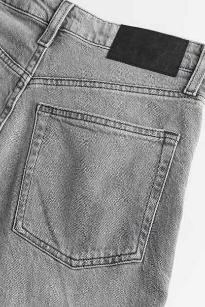 Graue Jeans